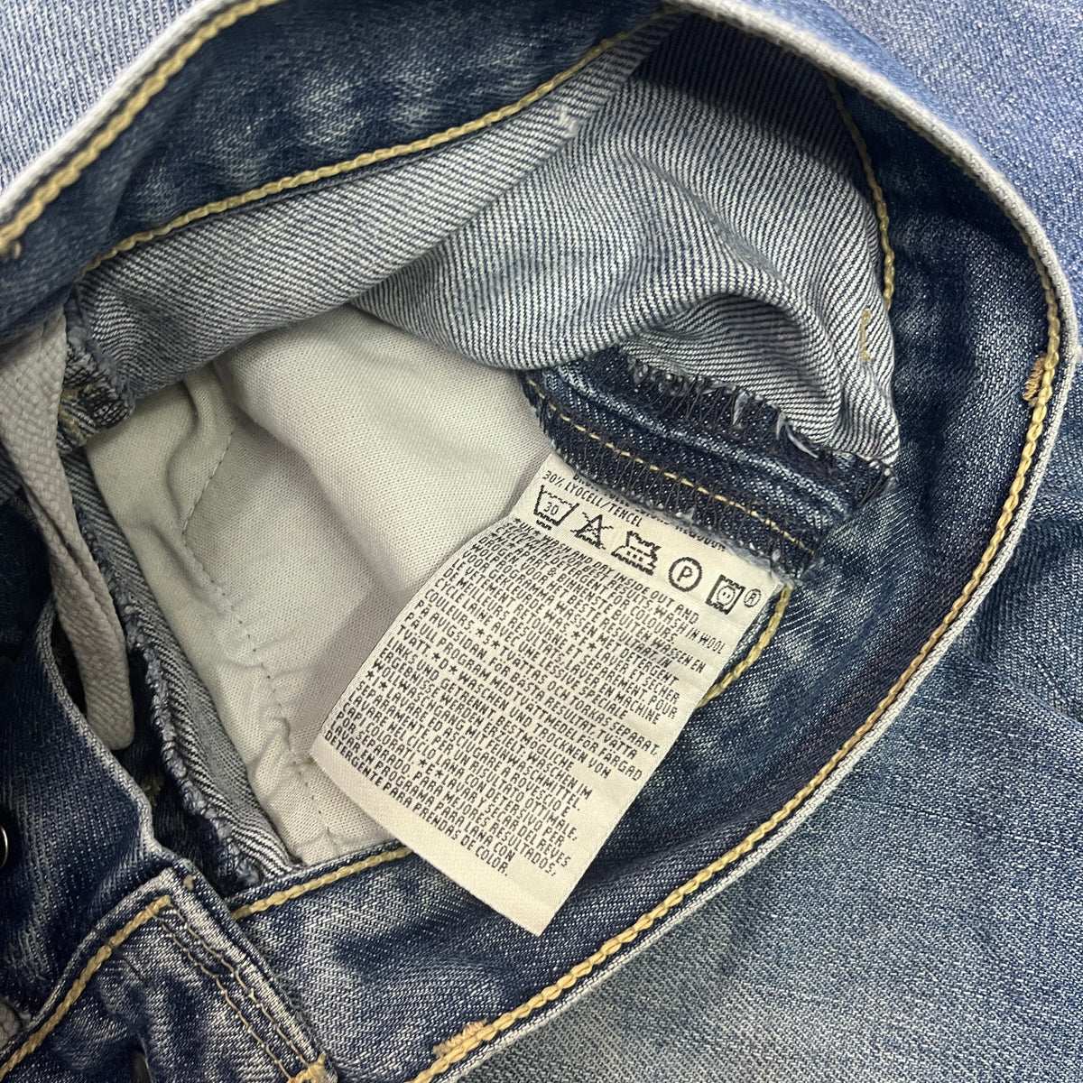 LEVIS ENGINEERED 2001 DENIM [31X32]