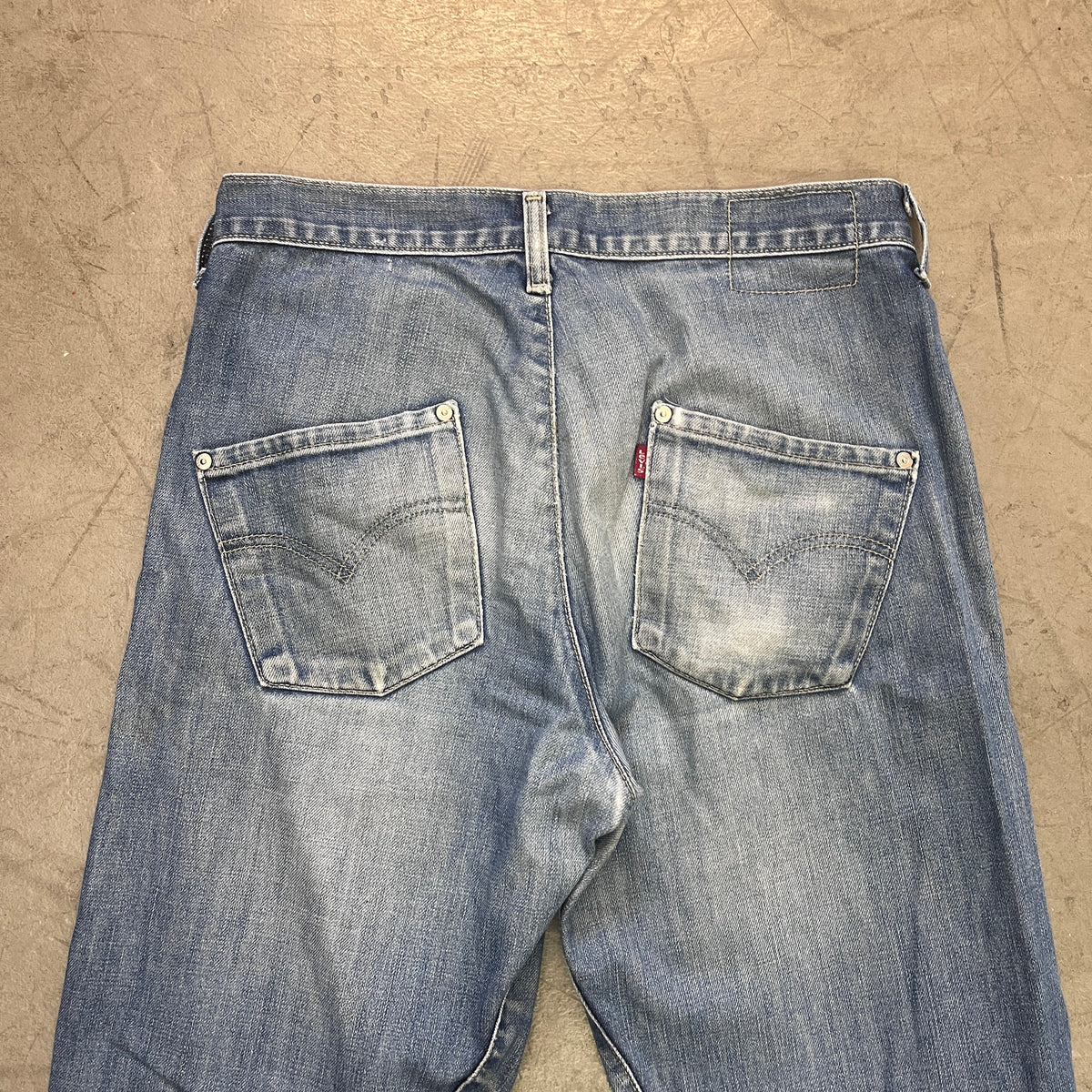 LEVIS ENGINEERED 2001 DENIM [31X32]