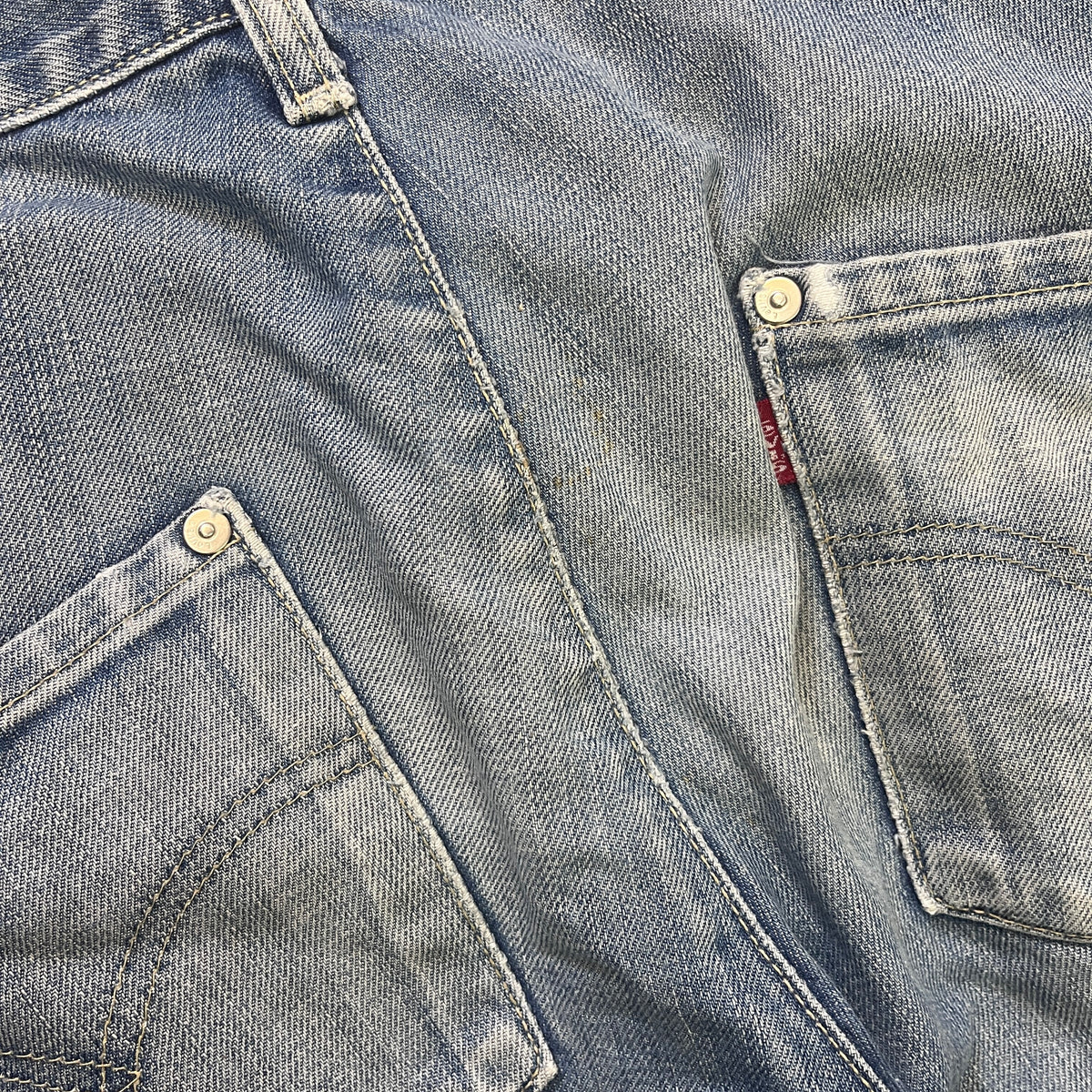 LEVIS ENGINEERED 2001 DENIM [31X32]