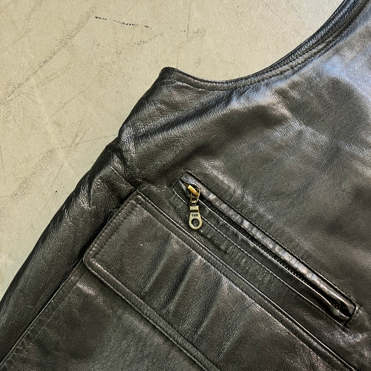 LEATHER UTILITY VEST BLK [56]