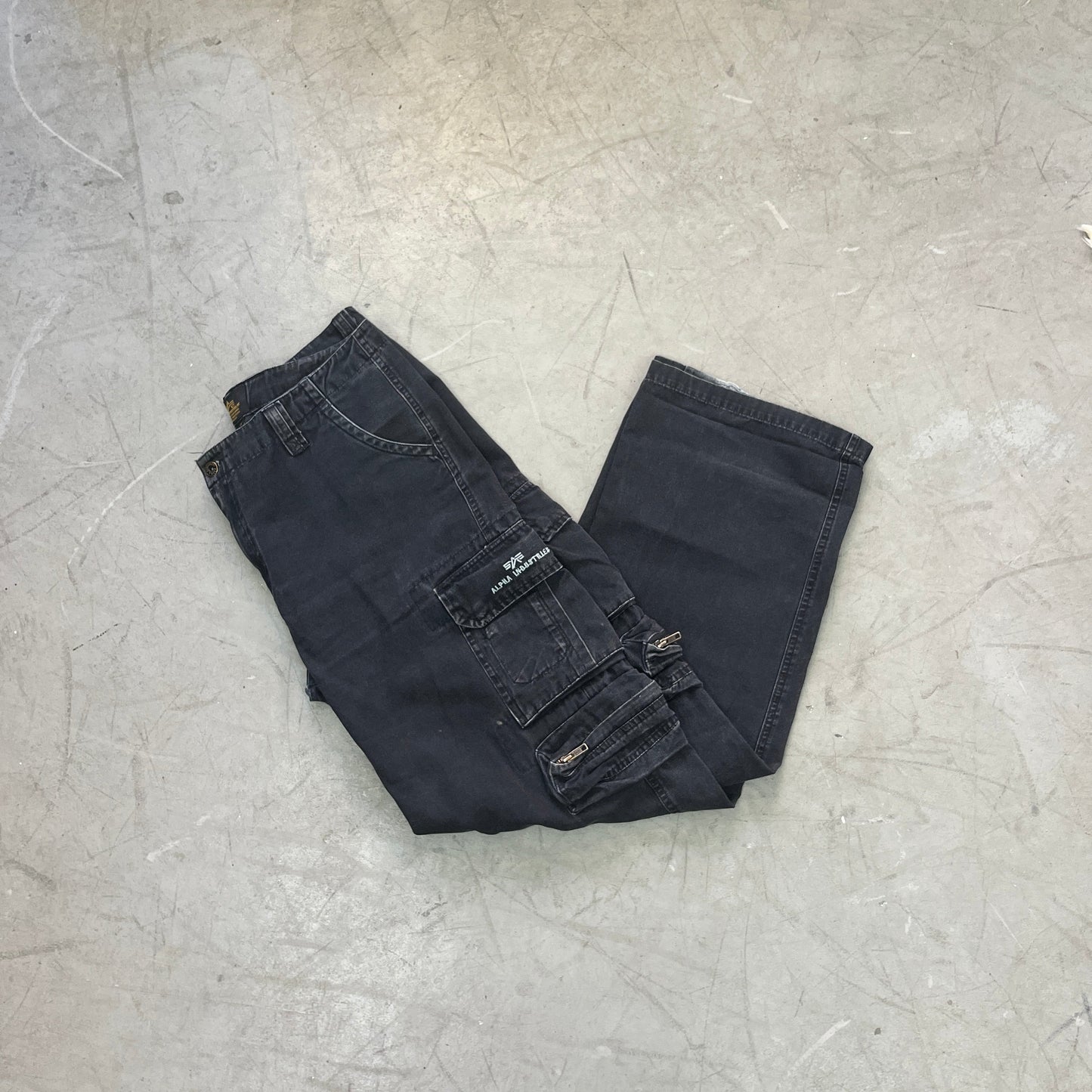ALPHA INDUSTRIES CARGO PANTS BLK [36]