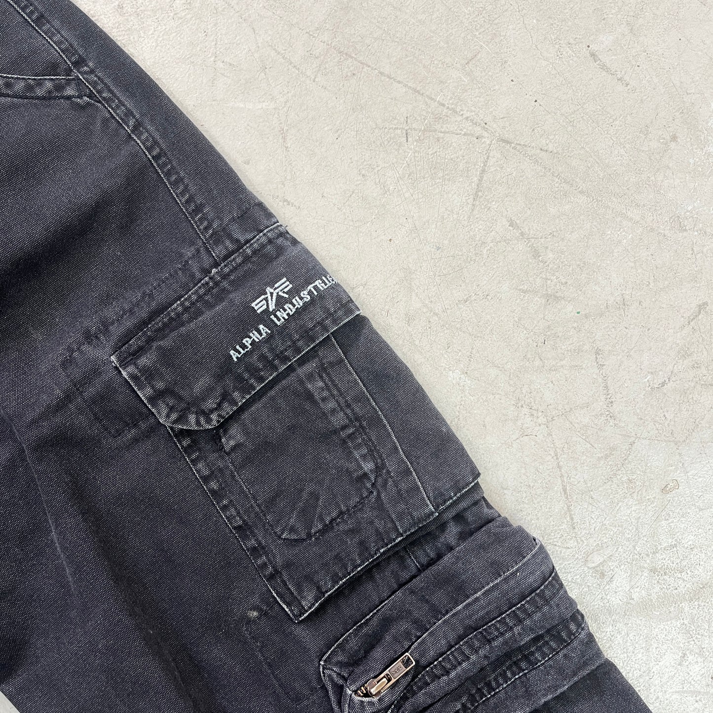 ALPHA INDUSTRIES CARGO PANTS BLK [36]