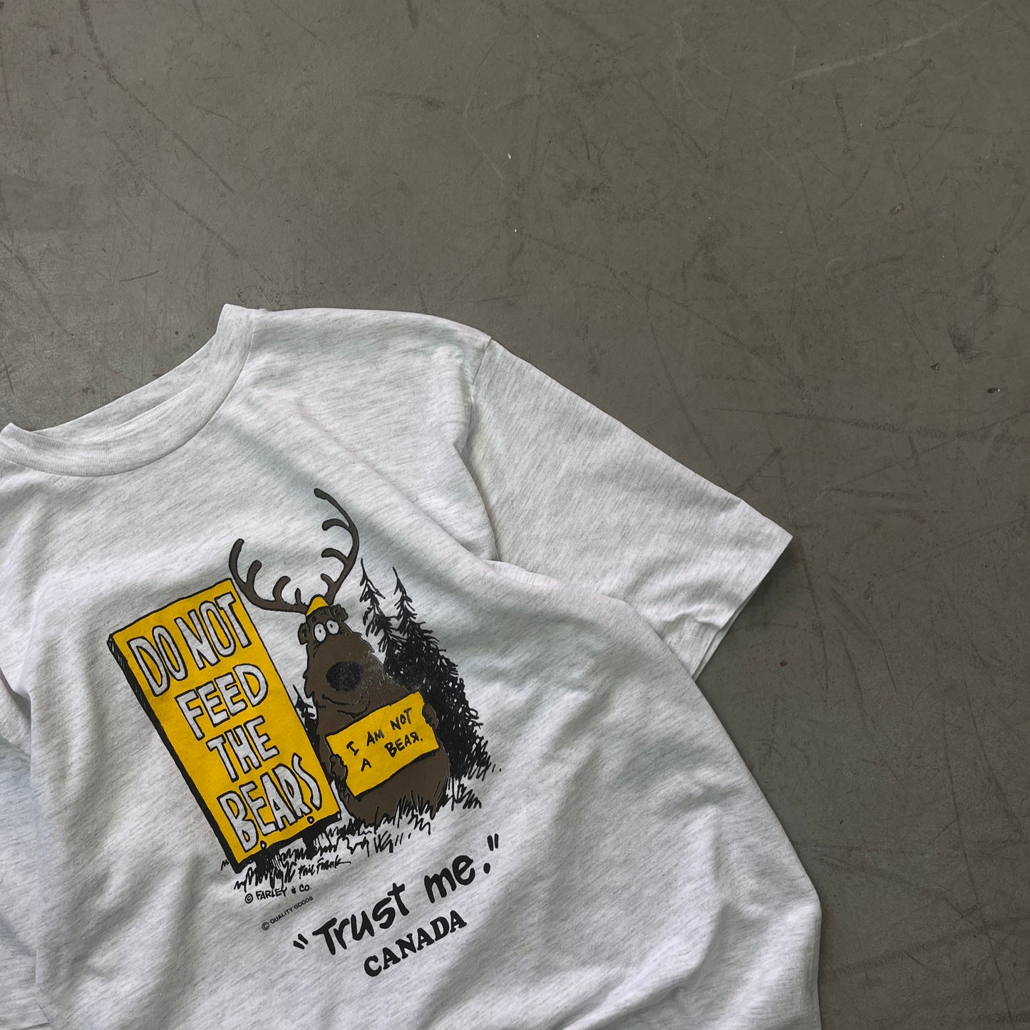 DO NOT FEED THE BEARS 90s [L]