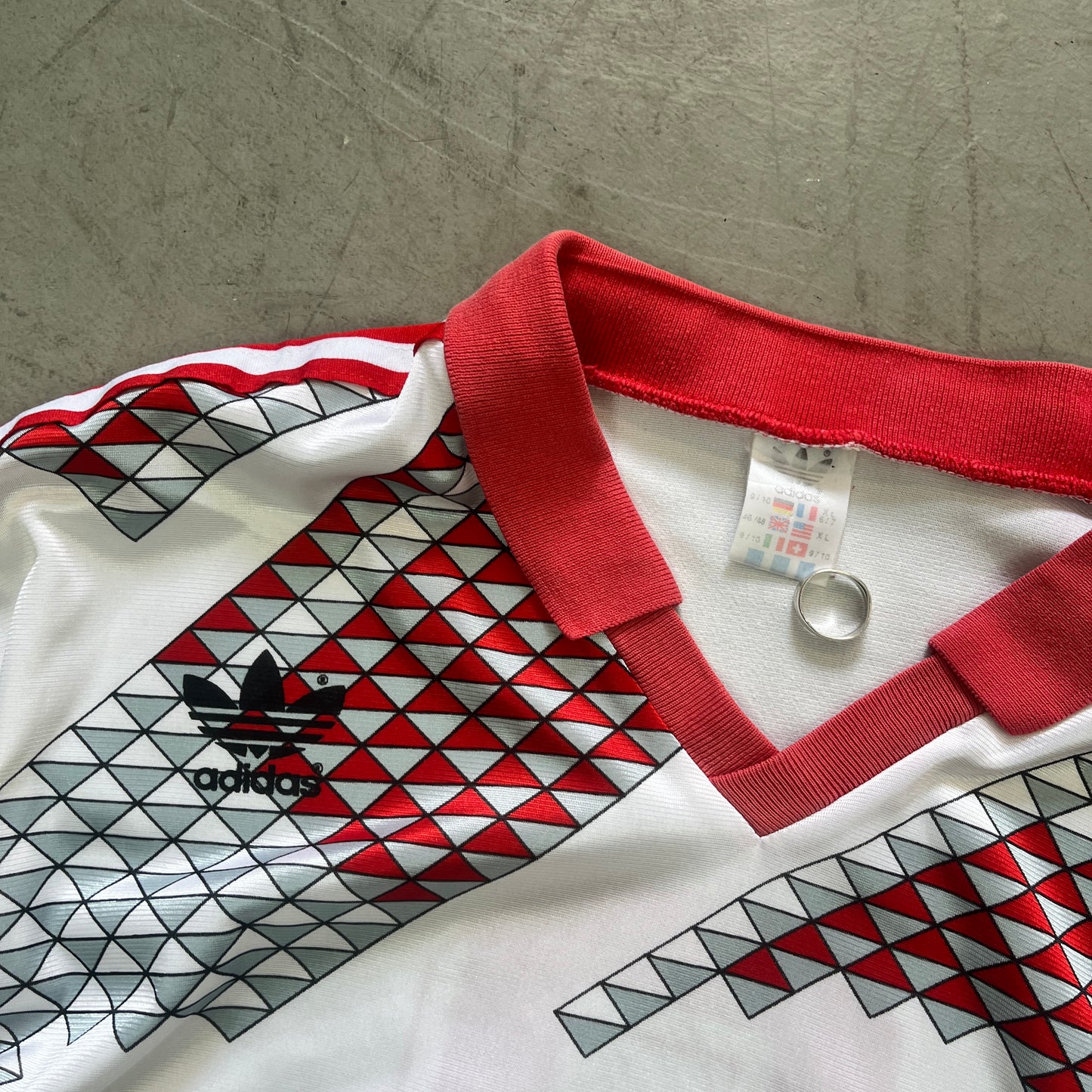 ADIDAS GEOMETRIC JERSEY 90s [XL]