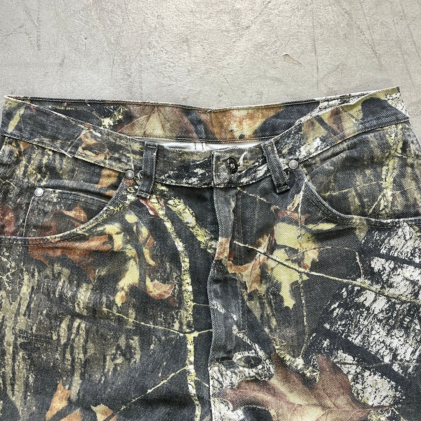 WRANGLER TREE CAMO DENIM