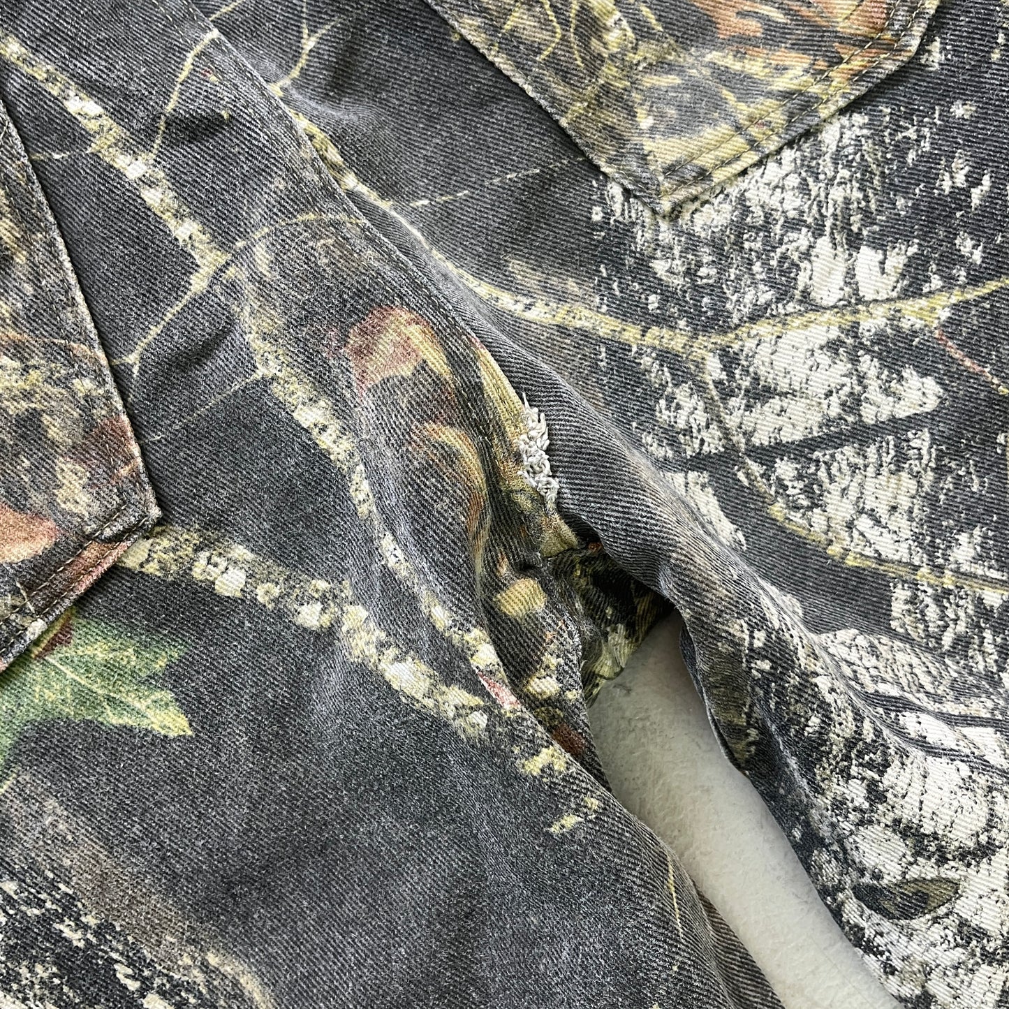 WRANGLER TREE CAMO DENIM