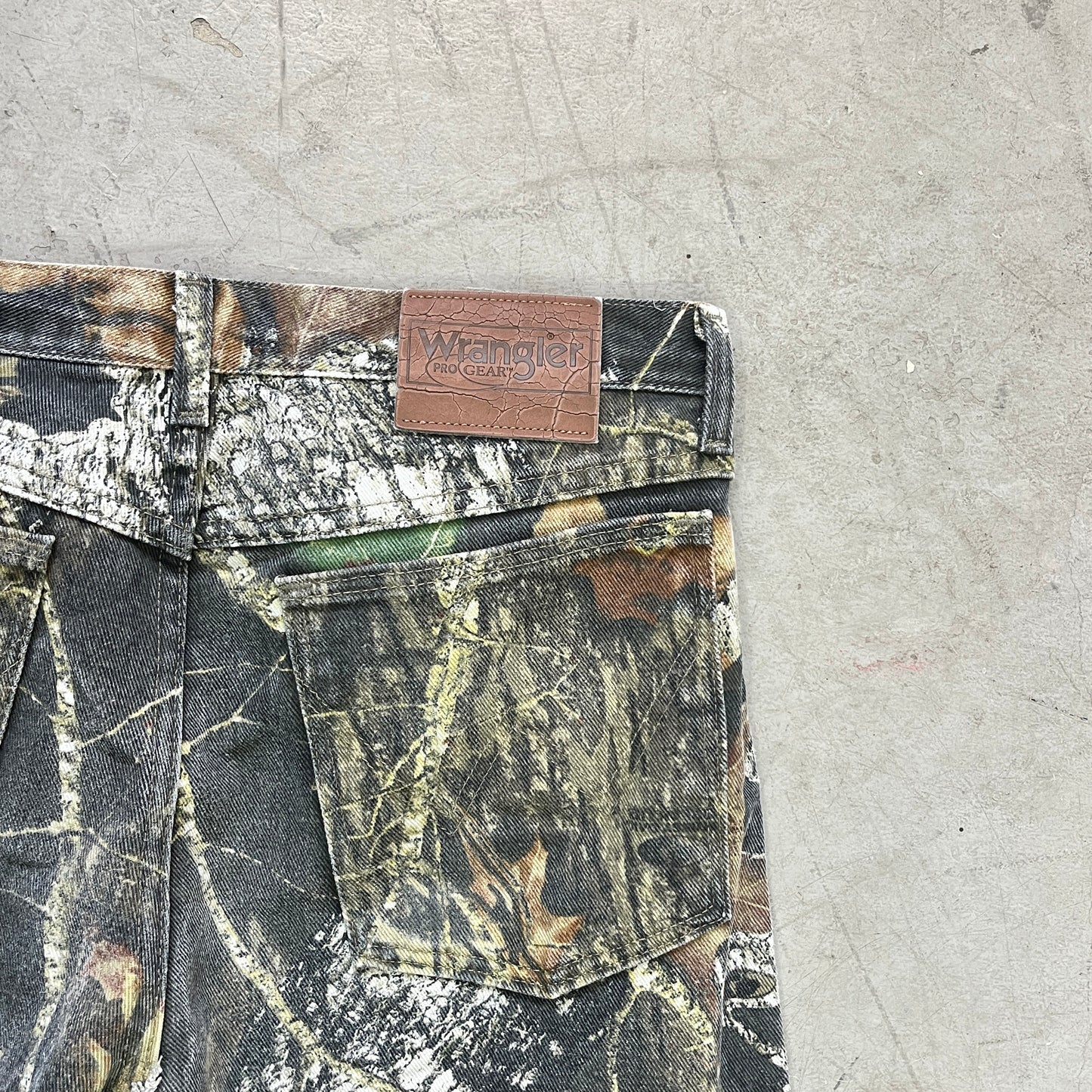 WRANGLER TREE CAMO DENIM