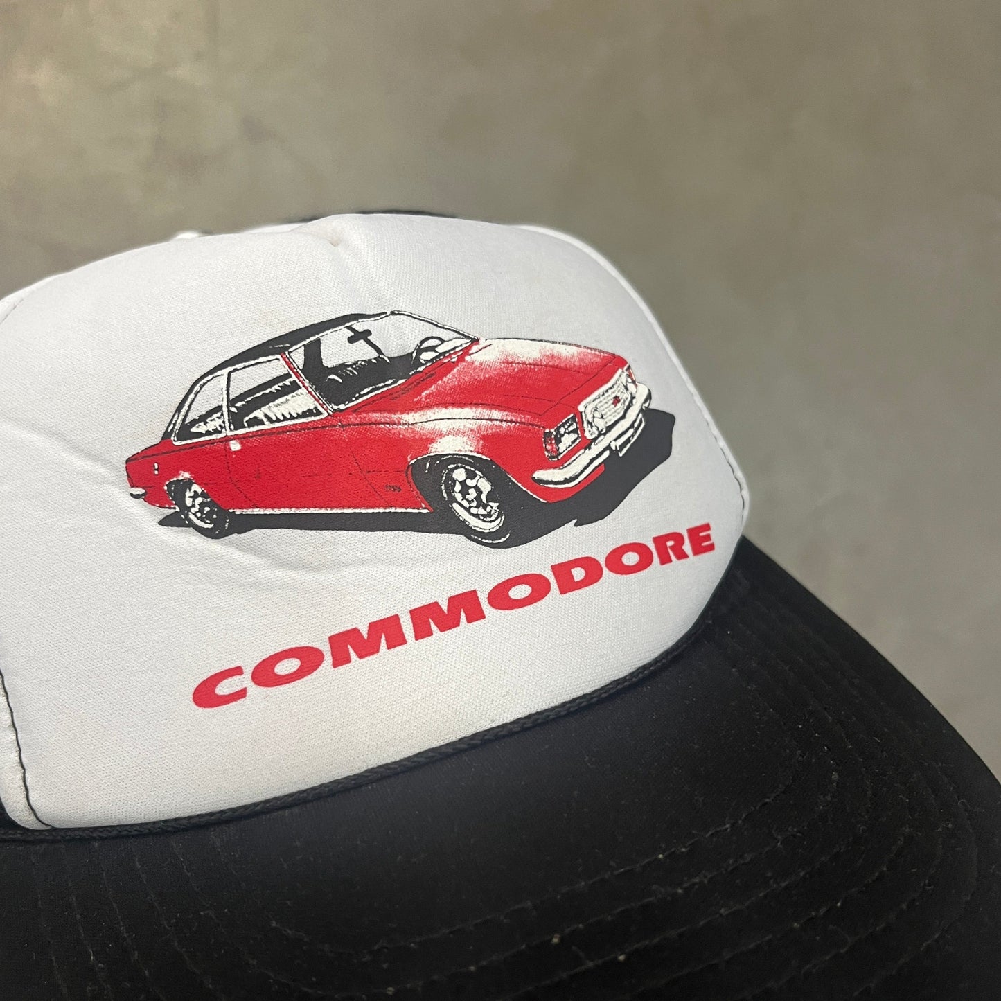 COMMODORE MESH CAP