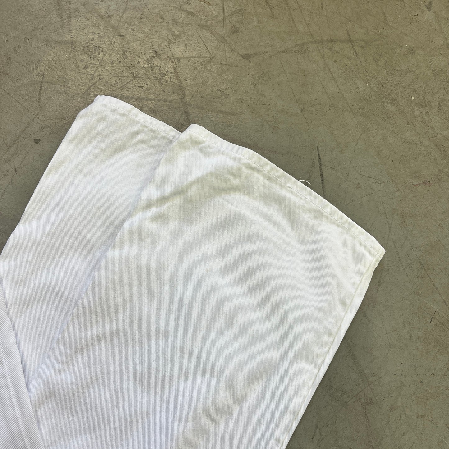 LEVIS WHITE DENIM EARLY 80s FLARES [W28 L33]