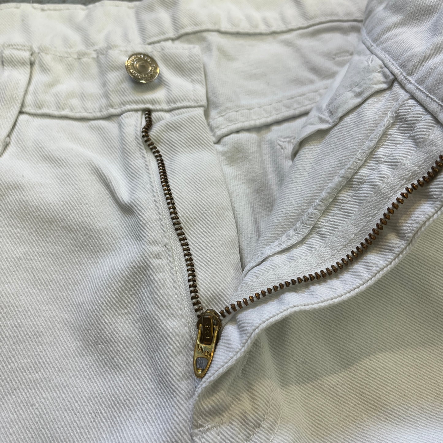 LEVIS WHITE DENIM EARLY 80s FLARES [W28 L33]